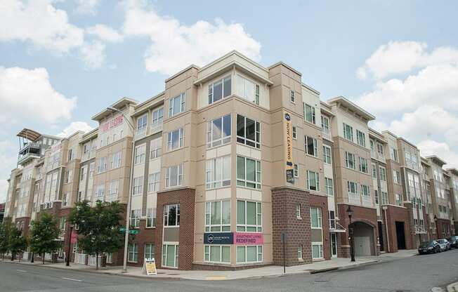 Apartment Building Exterior at Link Apartments® Manchester, Richmond