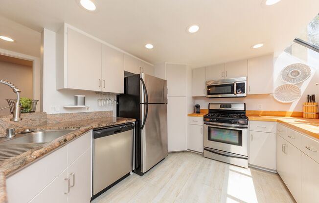 La Jolla Shores Living - Steps from the Beach, Fully Furnished!