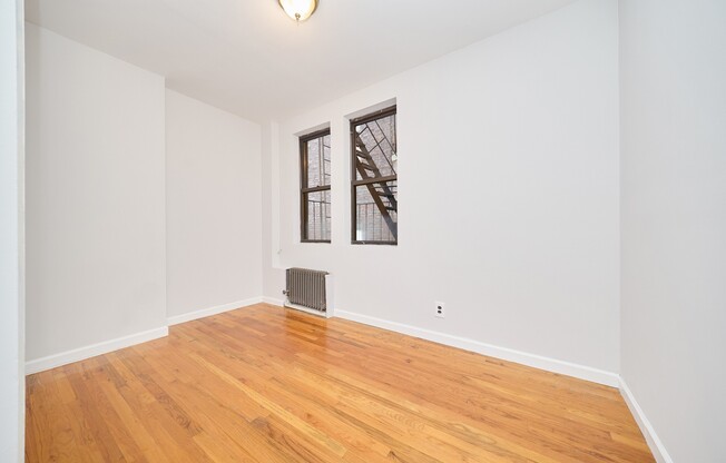 369 W 35 ST