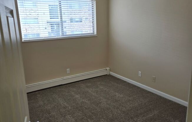 2 beds, 1 bath, 900 sqft, $940, Unit 92