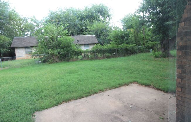 Large 3 bedroom, 2 bath, 2 car garage home in Norman close to campus