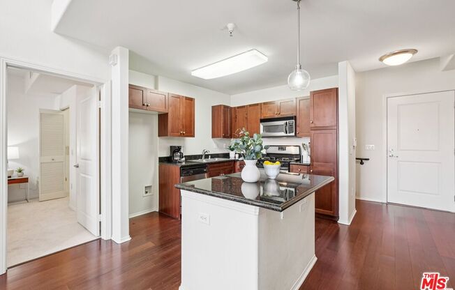 2 beds, 2 baths, 1,186 sqft, $3,600, Unit 440