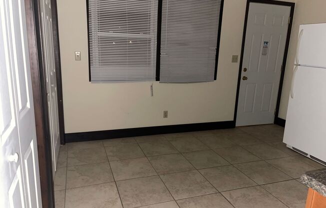 2 beds, 1 bath, $900, Unit Unit C