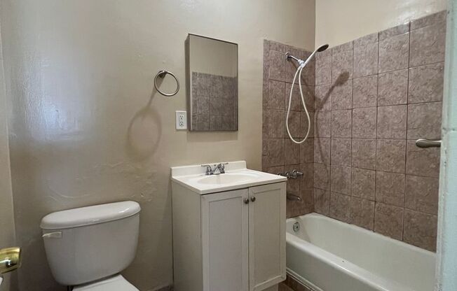 2 beds, 1 bath, $2,450, Unit 6