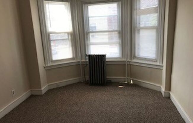 2 beds, 1 bath, 950 sqft, $1,095, Unit 2nd Floor