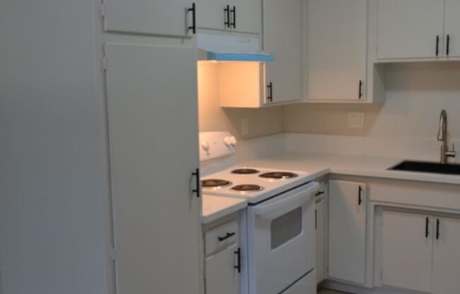 2 beds, 1 bath, $2,575