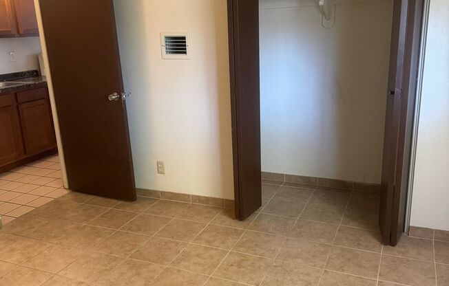 1 bed, 1 bath, $750, Unit 102