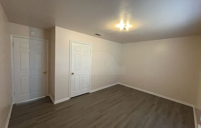 3 beds, 2 baths, $1,295