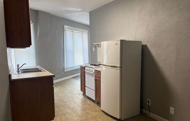 1 bed, 1 bath, $625, Unit #A