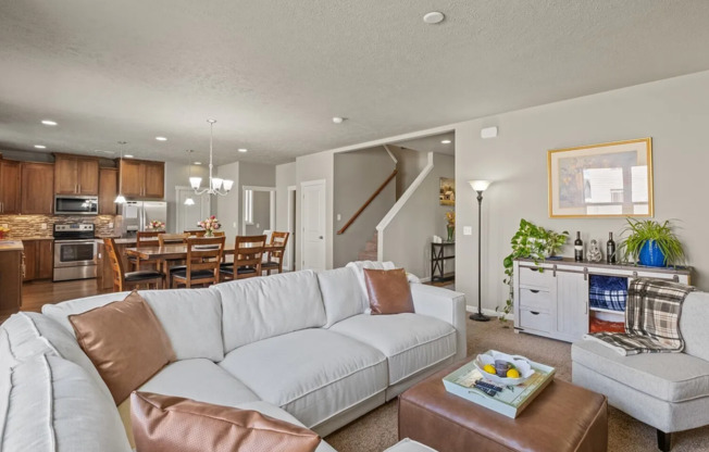 Beautiful Large Home on Corner Lot, Quincy!!