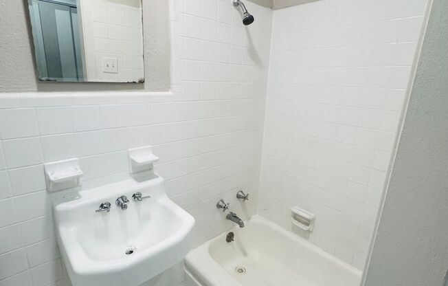 Studio, 1 bath, 556 sqft, $650, Unit 773