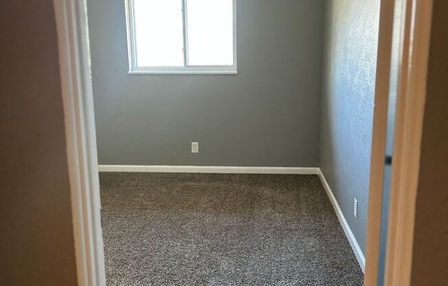 2 beds, 1 bath, 750 sqft, $1,070, Unit B05 1038 17