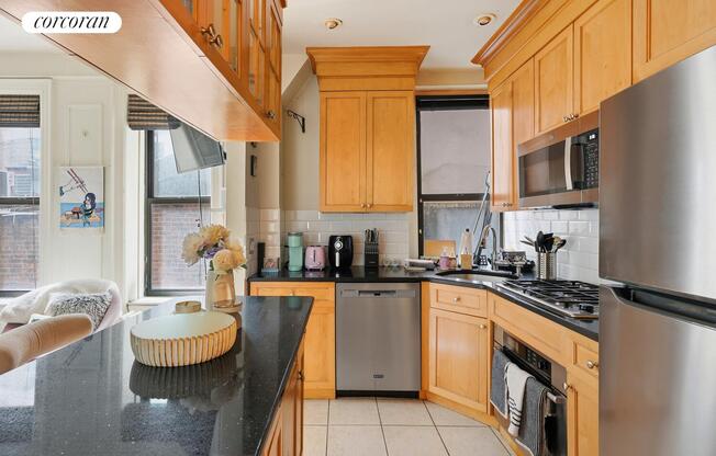 246 E 51 ST