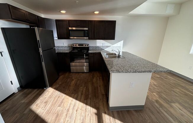 2 beds, 1 bath, 885 sqft, $1,895, Unit Unit 225