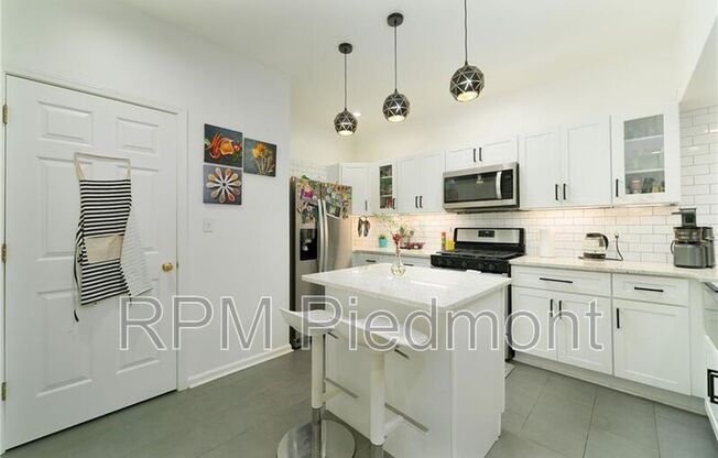 220 Renaissance Parkway Northeast