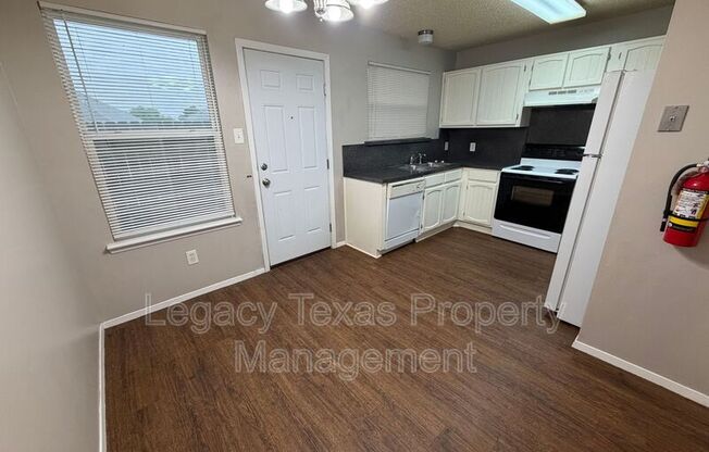 1409 COURTNEY PL