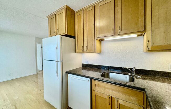 Mission District: Top Floor 1 Bed w/ Optional Parking & Shared Laundry
