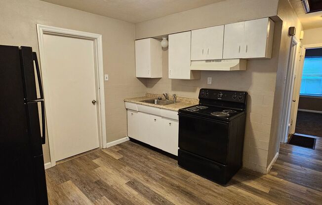 3 beds, 1 bath, $1,100