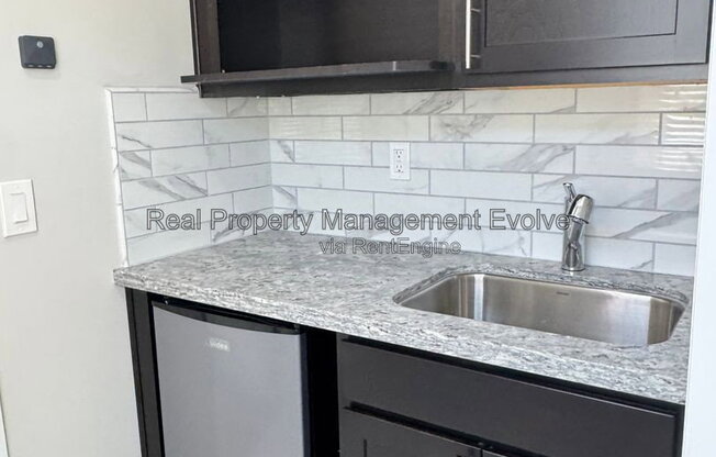 5 beds, 3 baths, 2,033 sqft, $2,990