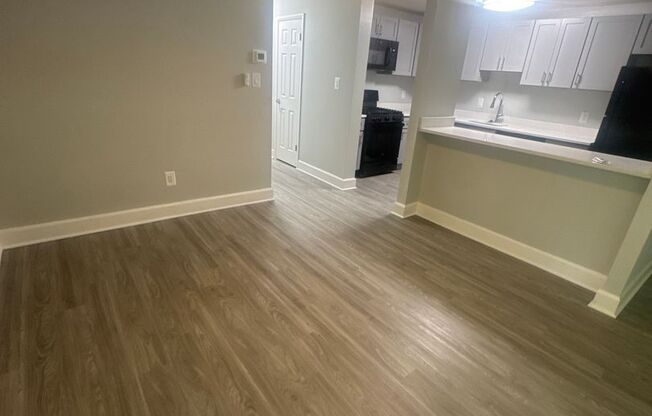 3 beds, 2 baths, 1,300 sqft, $2,550, Unit 3351 #002