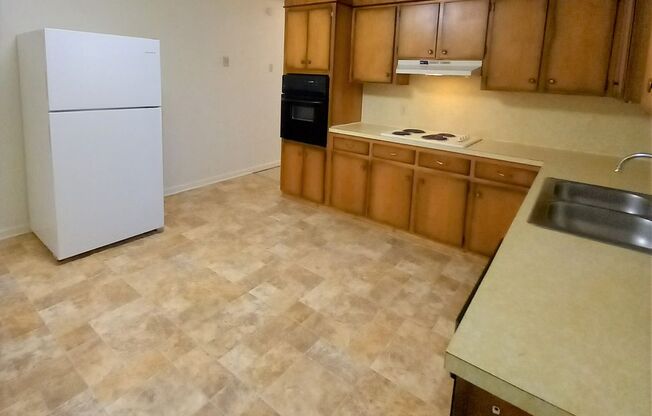 2 beds, 1 bath, 903 sqft, $1,170, Unit K-7