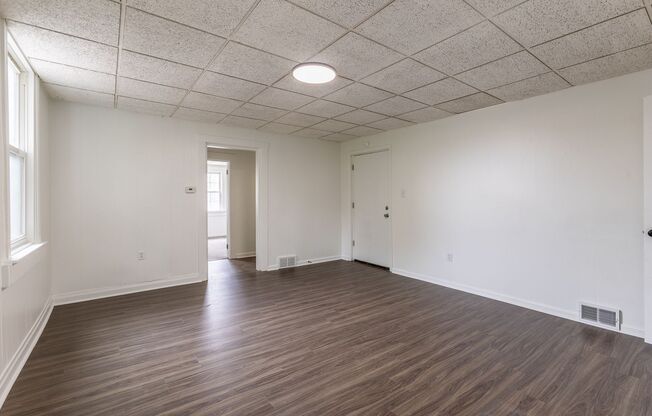 2 beds, 1 bath, $1,299, Unit Apt 1