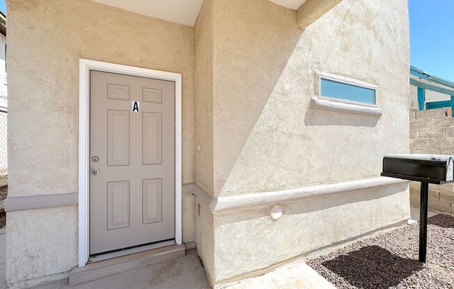 West/Central El Paso 1bed/1bath Refrig A/C Condo!
