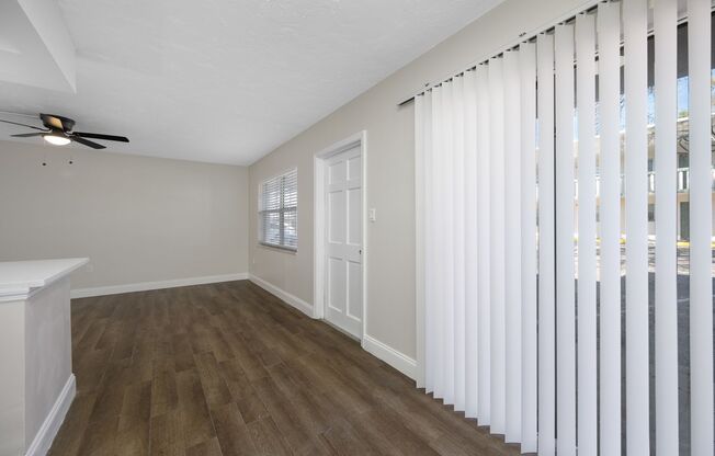 2 beds, 1 bath, 740 sqft, $1,595, Unit 202