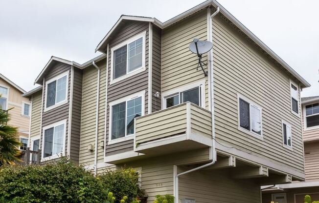 Fremont Townhome in Great Location!