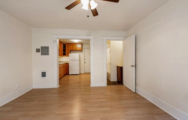 Studio, 1 bath, 359 sqft, $1,295, Unit 106