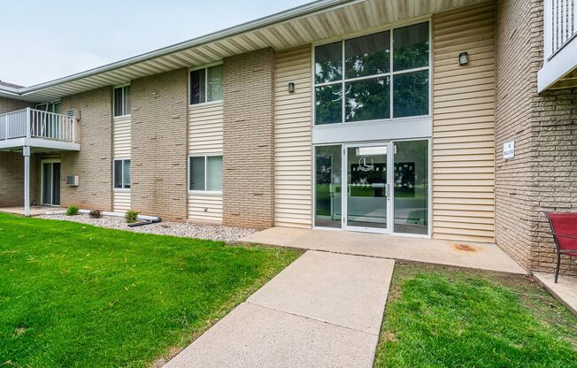 2 beds, 1 bath, 825 sqft, $899, Unit 1740 - 23