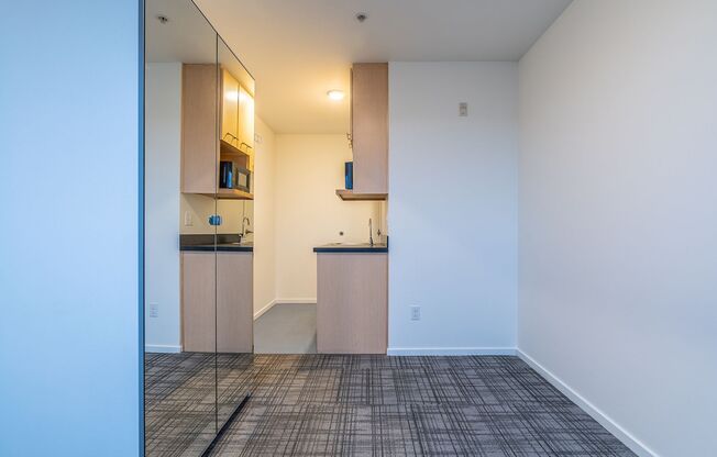 Studio, 1 bath, 201 sqft, $899, Unit 6B