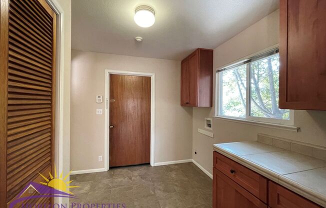 3 beds, 2 baths, $2,895