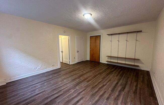 1 bed, 1 bath, 708 sqft, $1,330, Unit King Edward Annex 18
