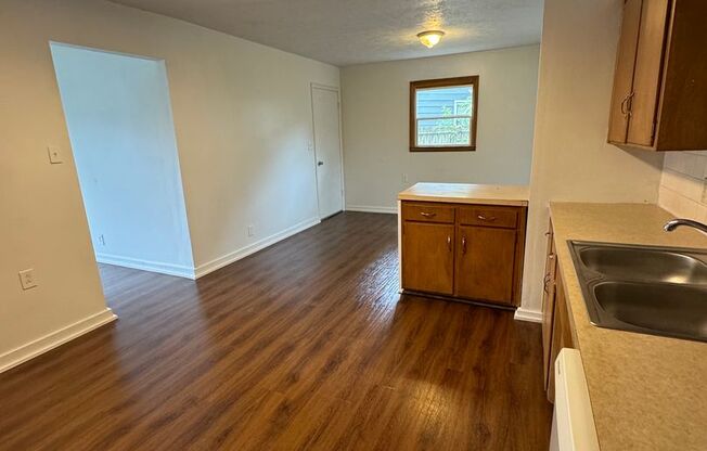 3 beds, 1 bath, $1,395