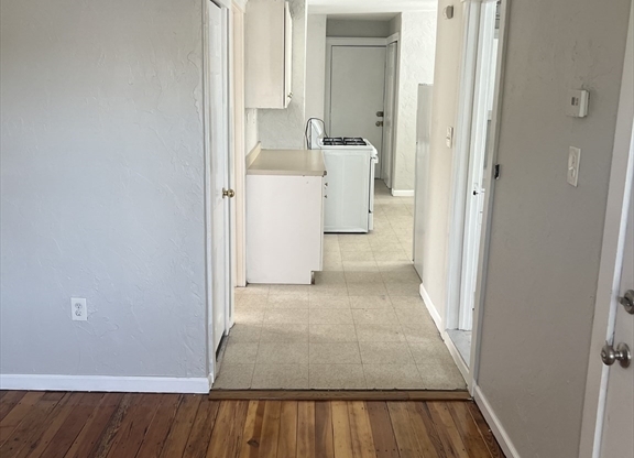 27 WARREN AVE