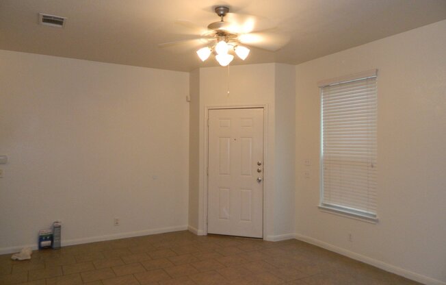 3 beds, 2.5 baths, $1,975, Unit B