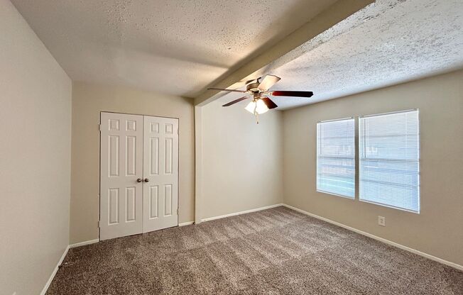 2 beds, 1 bath, $950, Unit SC541