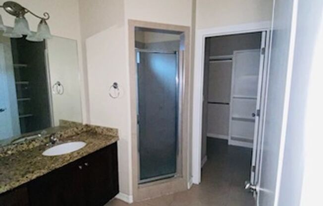 3 beds, 2 baths, $950, Unit #4