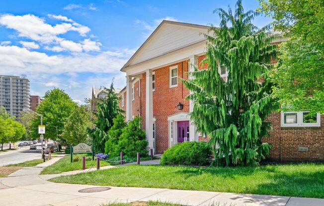 2 beds, 1 bath, 800 sqft, $1,695, Unit C11