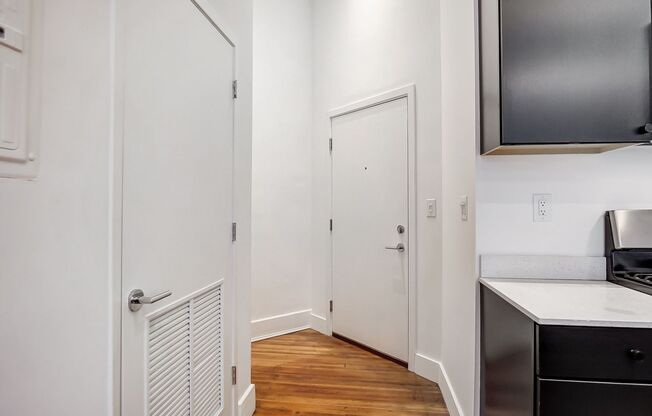 1 bed, 1 bath, 810 sqft, $1,940, Unit 100-403