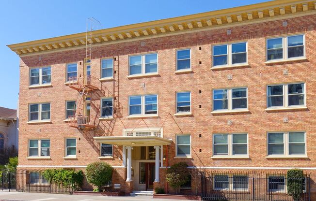 The Commodore - 1501 Madison Street