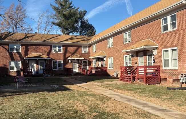 Daisy Terrace Apartments (1110 S. 30th Ave.)