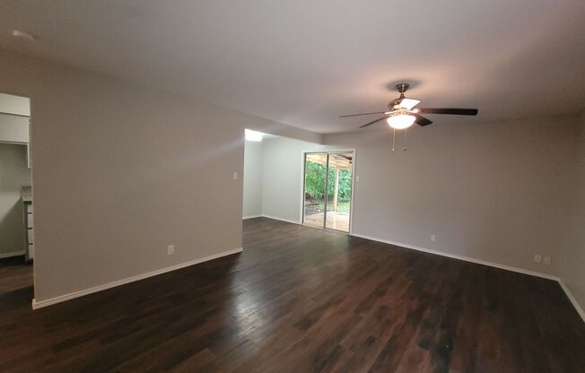 2 beds, 1.5 baths, $1,275, Unit 5829 Sundance Lane