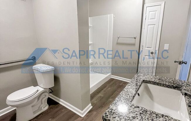 2 beds, 1 bath, $1,225, Unit I5