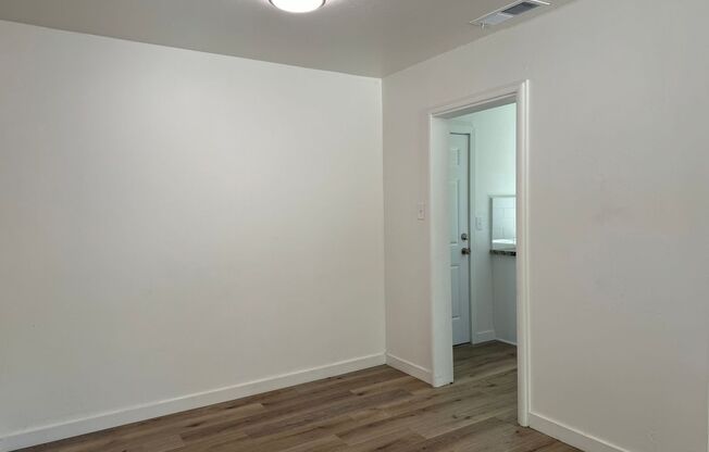 3 beds, 1 bath, $2,175, Unit 1048 Warner Ave