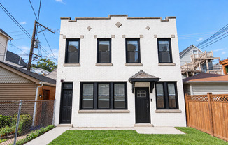 1328 W NELSON ST
