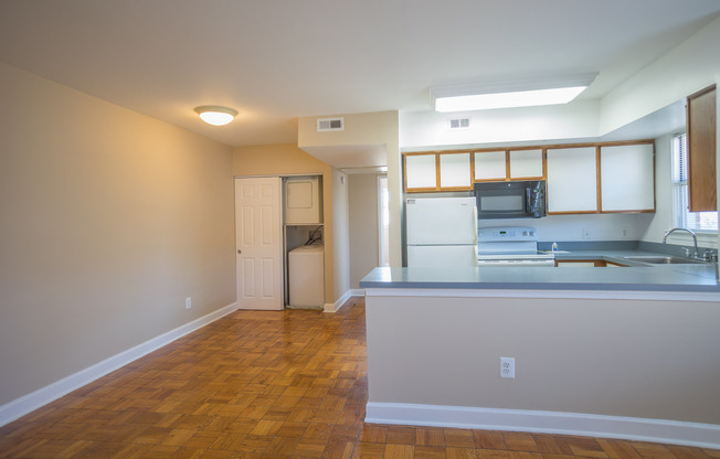 2 beds, 2 baths, 850 sqft, $2,850, Unit TB12