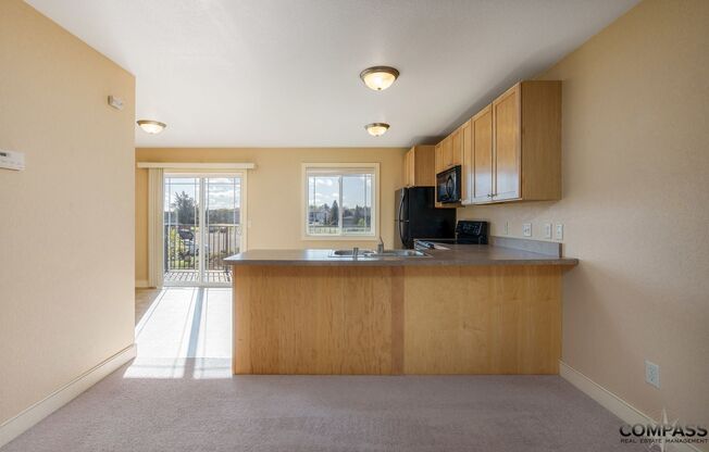 SPACIOUS TOWNHOME CONVENIENTLY LOCATED WITH IN-UNIT LAUNDRY