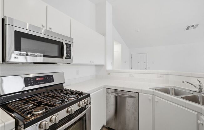 2nd Level 2 bedroom, 2 bathroom condo outside of Summerlin